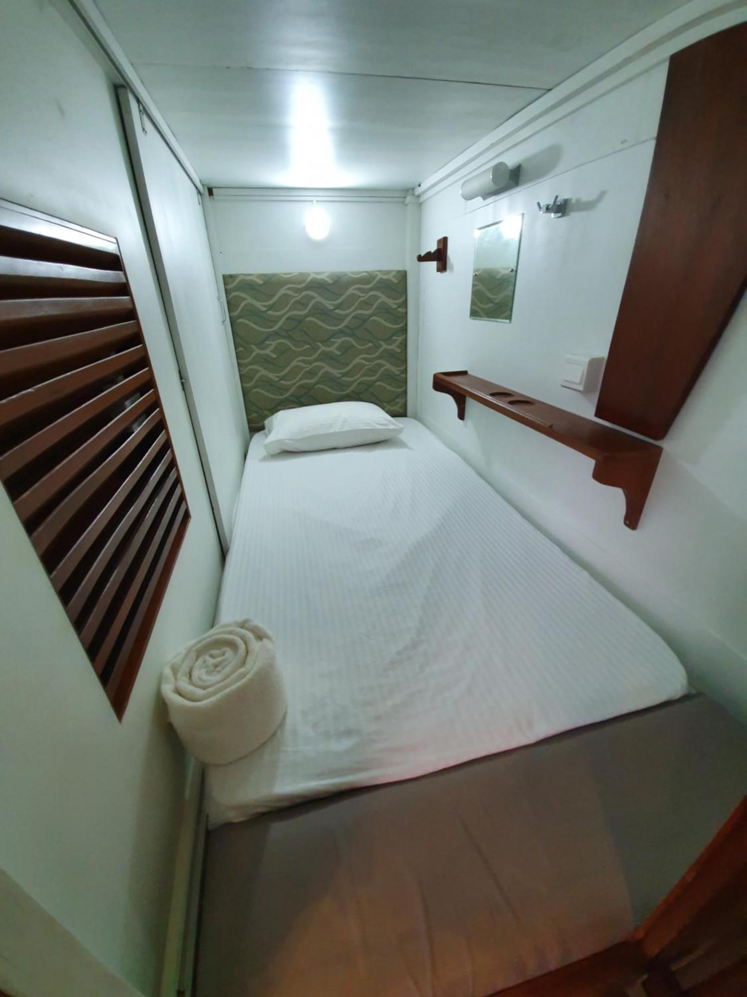 Bed Station 210 Hotel Kandy Buitenkant foto